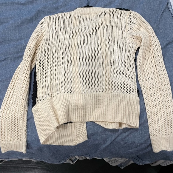 Beautiful cardigan sweater - Picture 3 of 4
